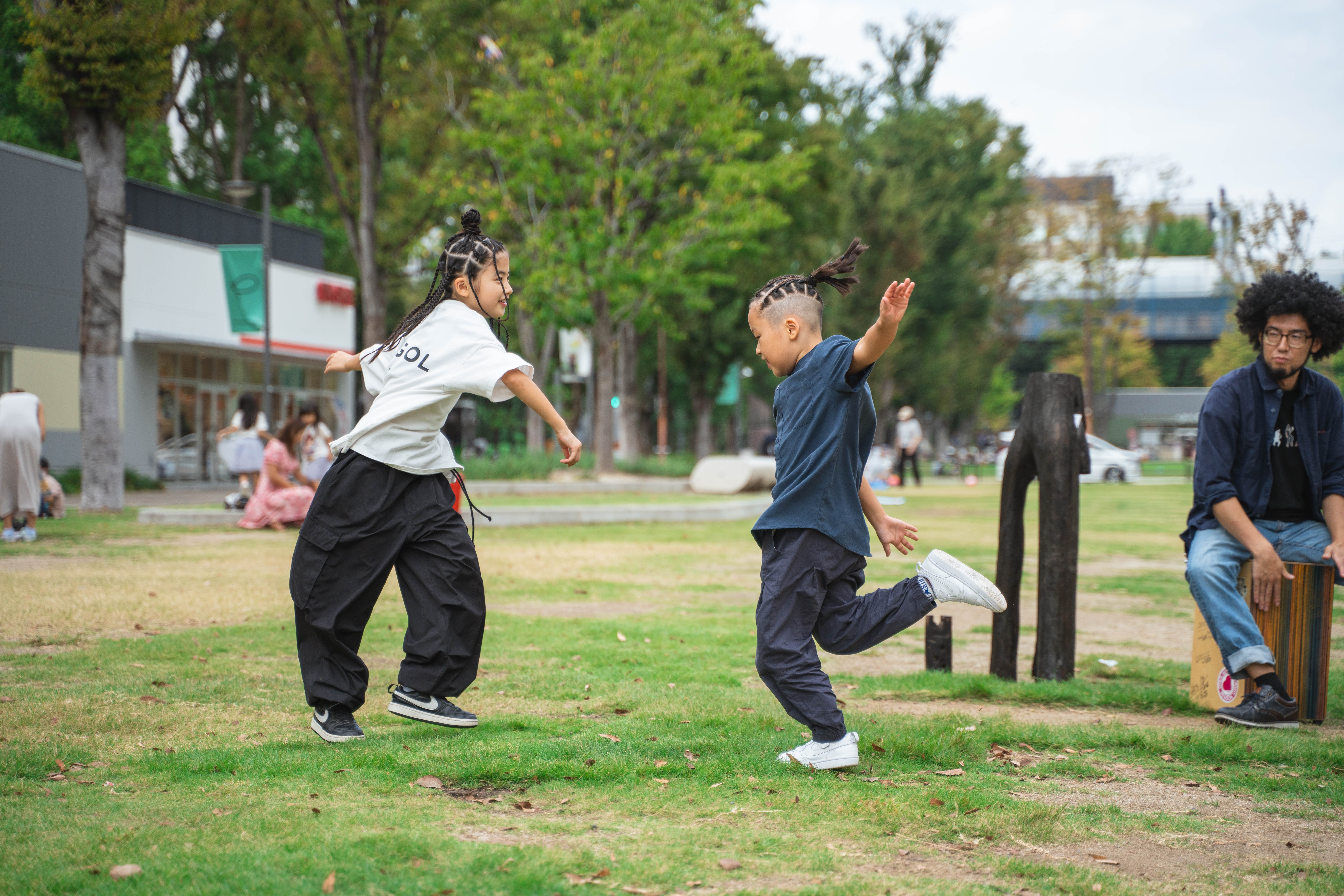 屋外展示・即興パフォーマンス